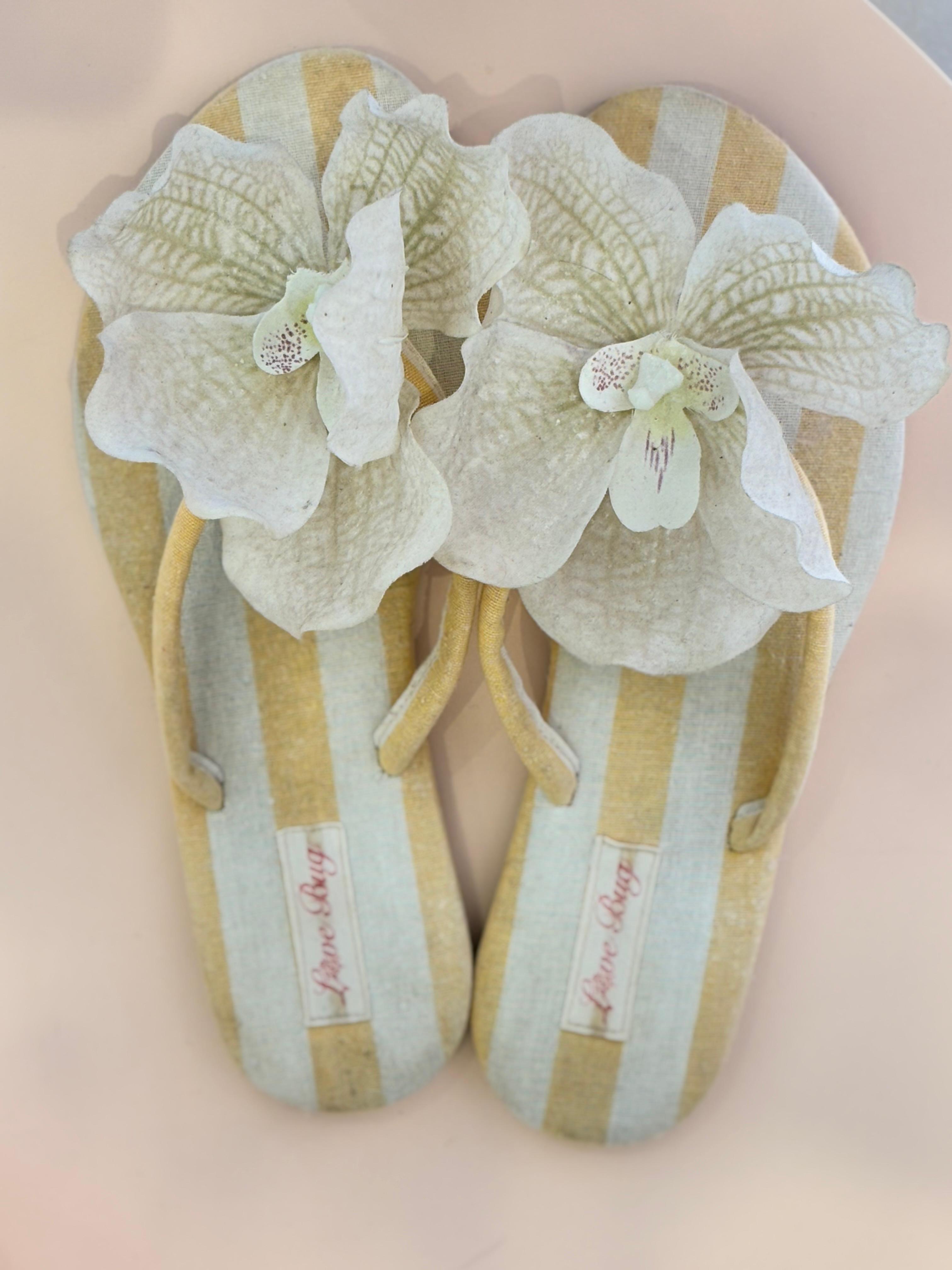 LOVE GROWS YELLOW WHITE