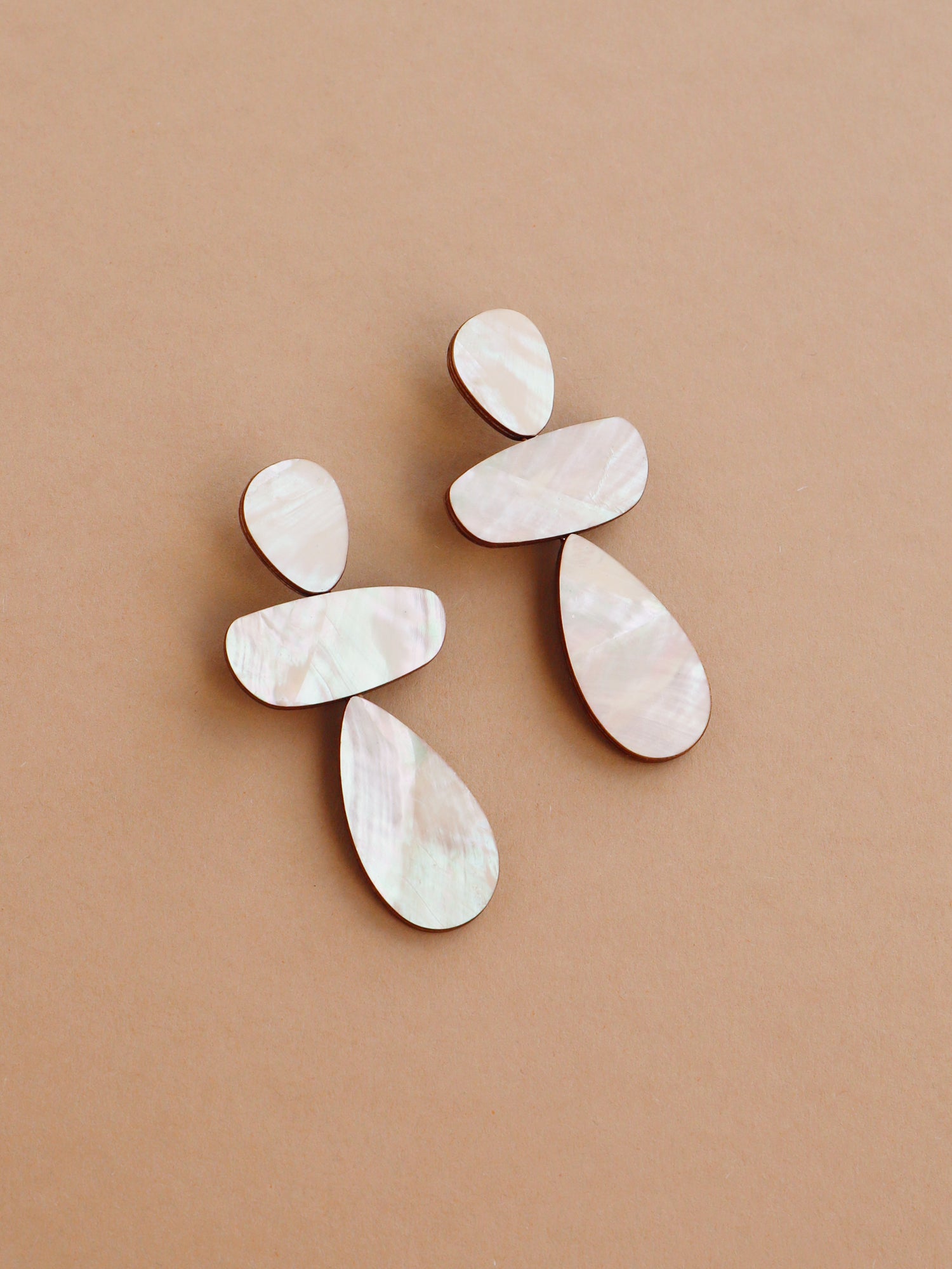 ANA EARRINGS IN MOTHER OF PEARL